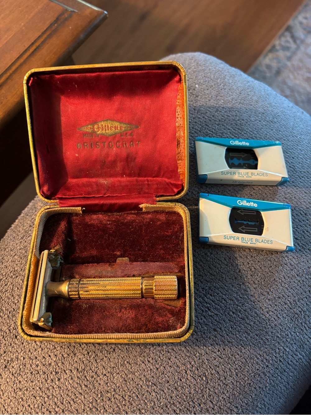 Aristocrat Gold Safety Razor Set with Blue Gillette Super Blades